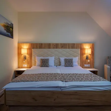 Restaurant & Storchenklause 3* シュトルコウ