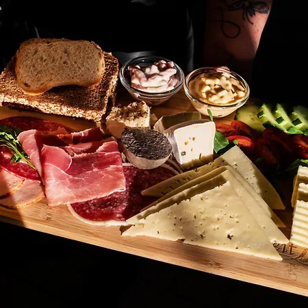 Konukevi Restaurant & Storchenklause