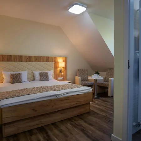 Restaurant & Storchenklause 3* シュトルコウ