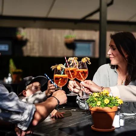 ゲストハウス Restaurant & Storchenklause シュトルコウ