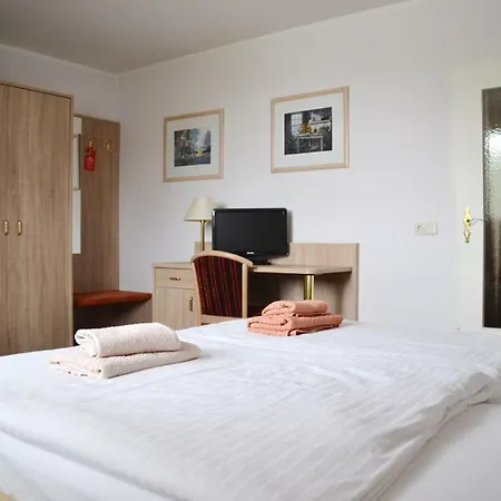 Restaurant & Storchenklause 3*