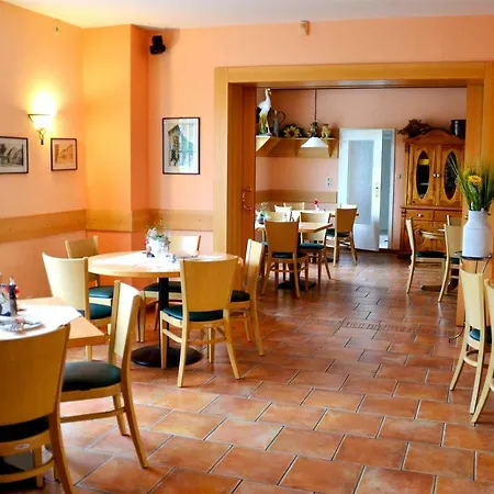 Restaurant & Storchenklause Konukevi